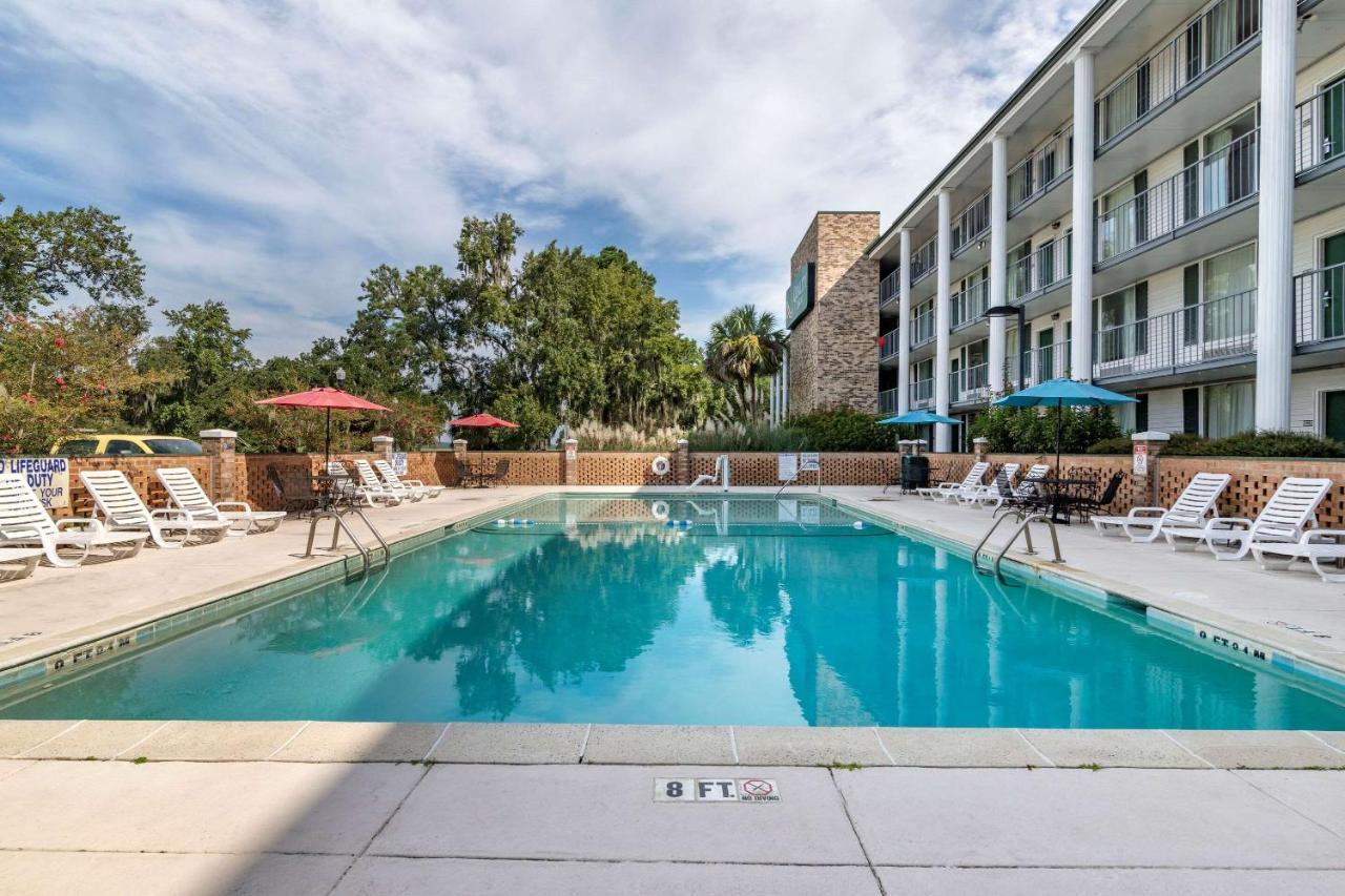 Quality Inn At Town Center Beaufort Exterior photo