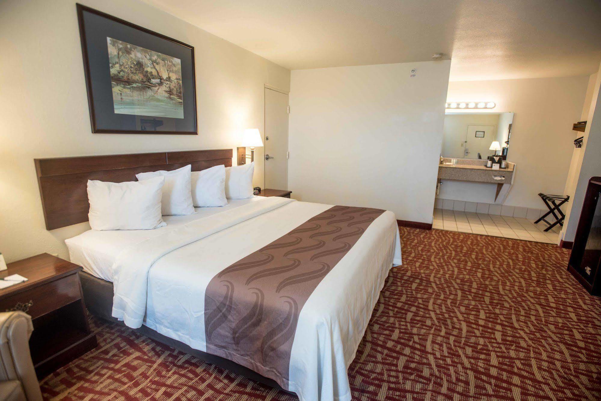 Quality Inn At Town Center Beaufort Exterior photo